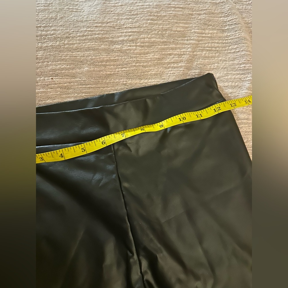 Lulu’s Vegan Leather Leggings - Picture 8 of 9